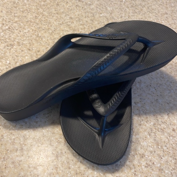 Archie’s flip flops, size men’s 10/women’s 11 , black - Picture 4 of 4